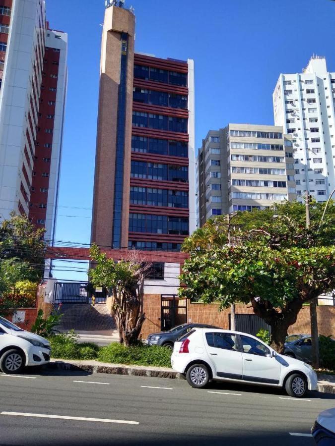 Maravilhoso Apartamento 2 Quartos Com Ofuro Porto Da Barra Salvador Summer Barra Flat Bagian luar foto