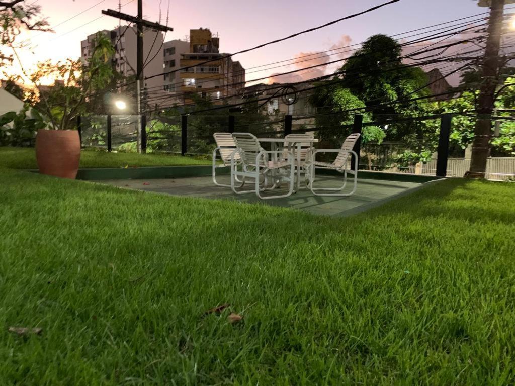 Maravilhoso Apartamento 2 Quartos Com Ofuro Porto Da Barra Salvador Summer Barra Flat Bagian luar foto