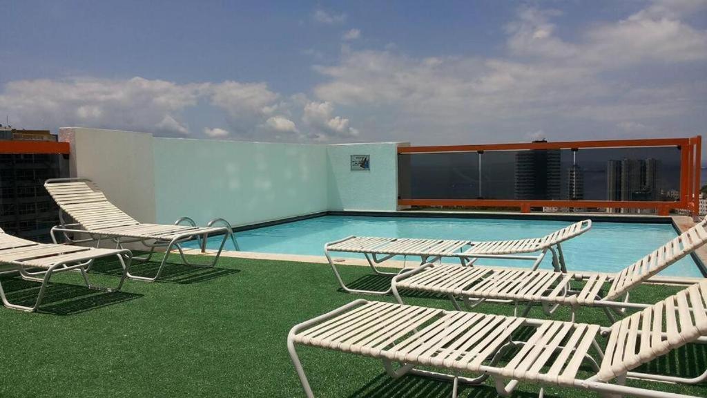 Maravilhoso Apartamento 2 Quartos Com Ofuro Porto Da Barra Salvador Summer Barra Flat Bagian luar foto